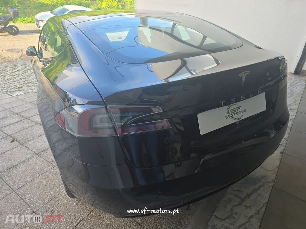 Tesla Model S 75D AWD