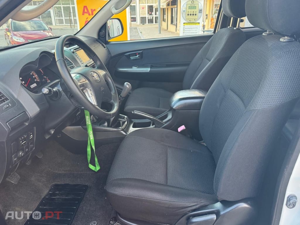 Toyota Hilux 2.5 D-4D 4WD CD AC — fotografia 11