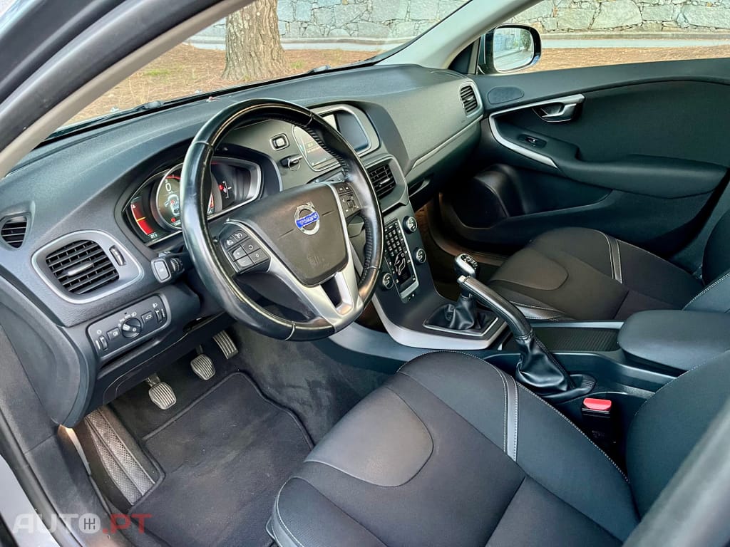 Volvo V40 D2