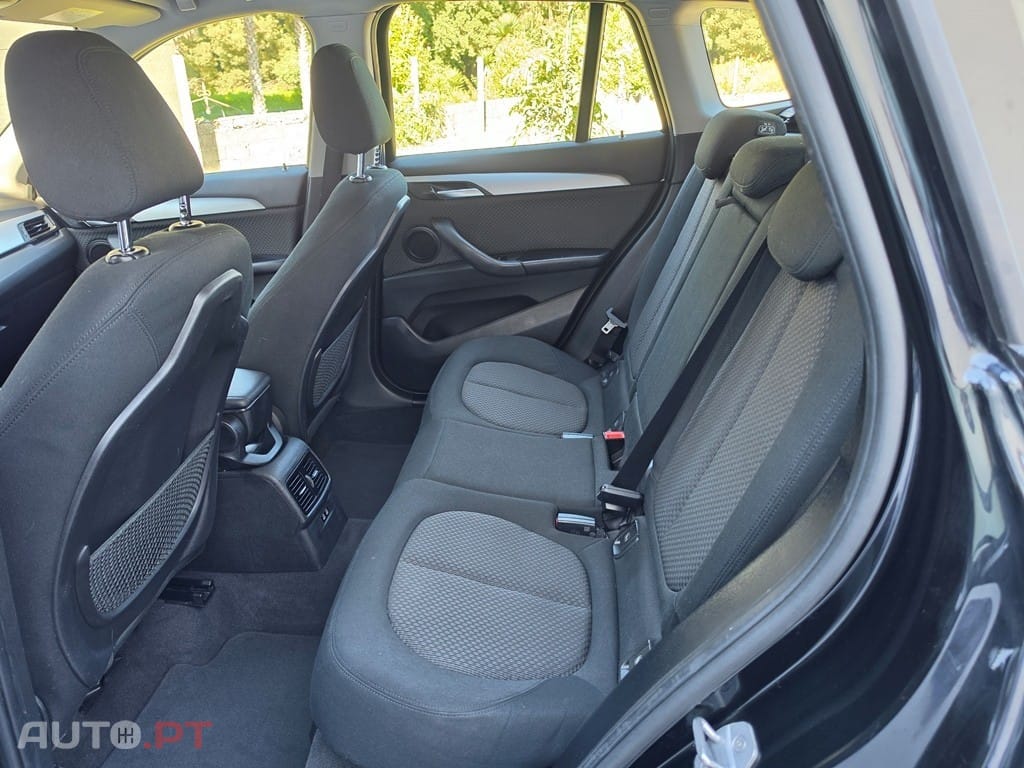 BMW X1 16 d sDrive Advantage — fotografia 10