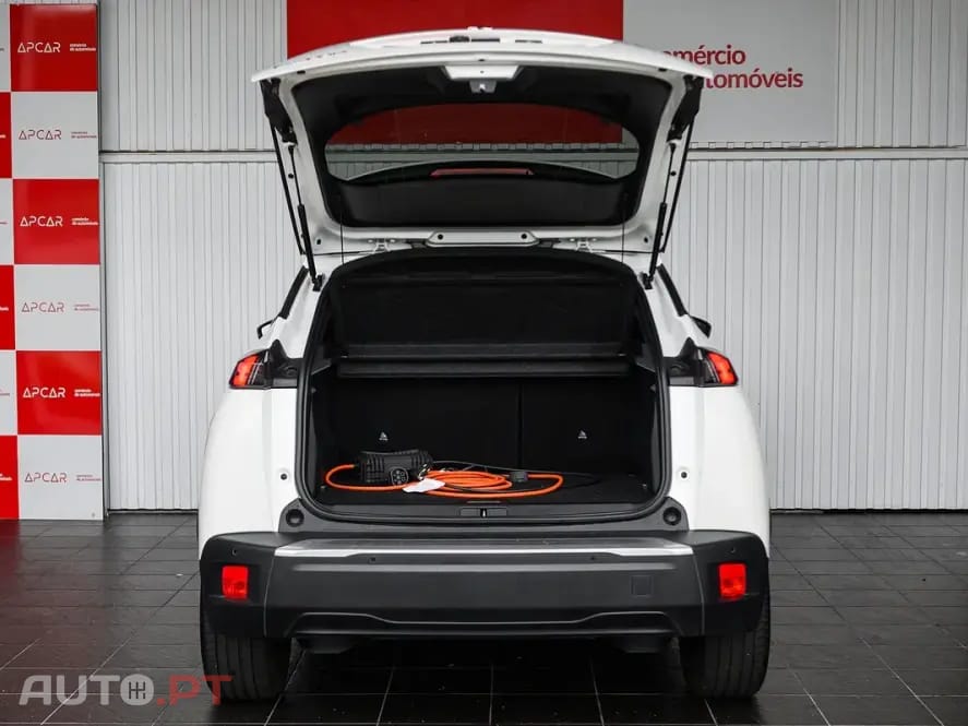 Peugeot E-2008 50 kWh Allure Pack