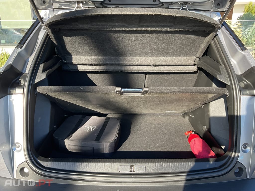 Peugeot E-2008 50 kWh Allure Pack