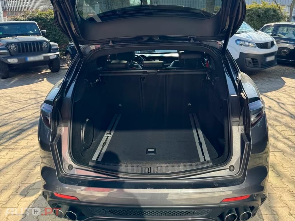 Alfa Romeo Stelvio V6 2.9 Bi-Turbo AT8-Q4 Quadrifoglio