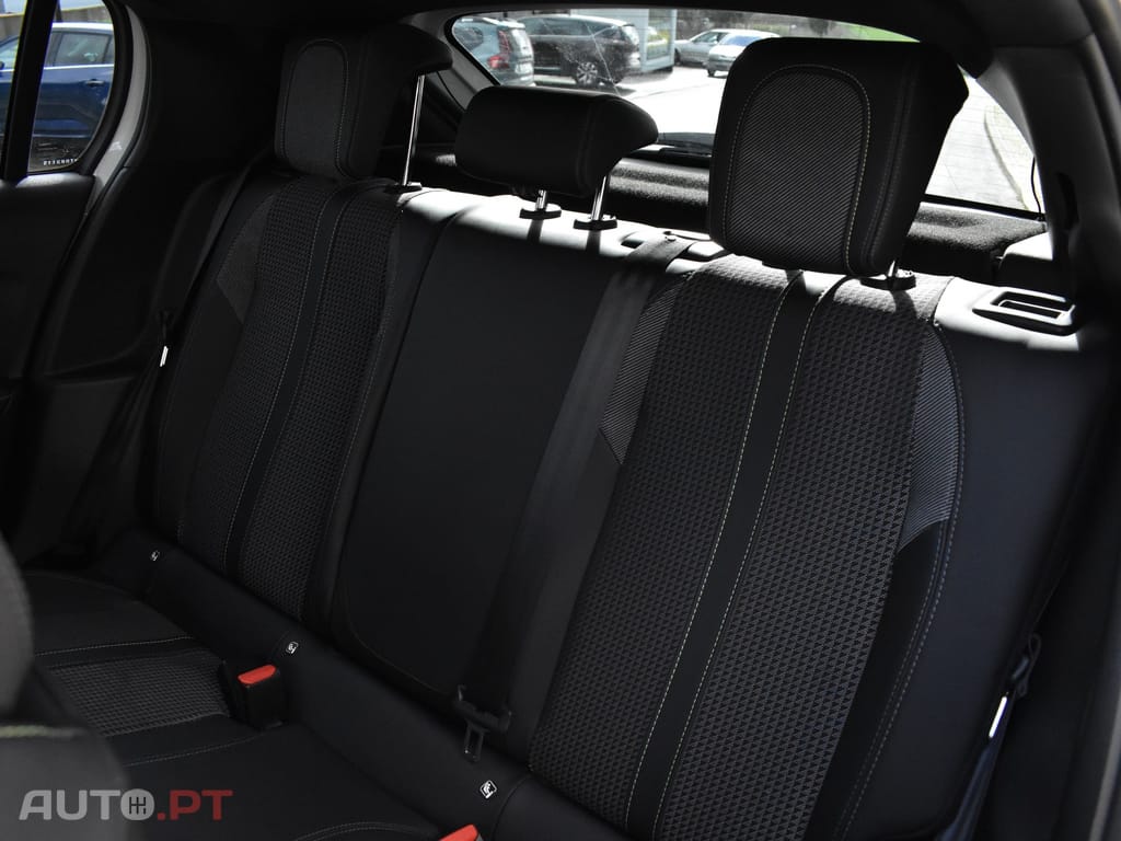 Peugeot E-208 50 kWh GT