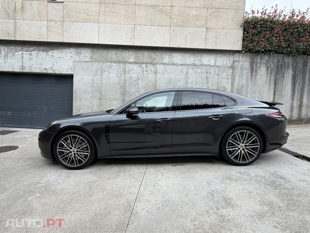 Porsche Panamera 4 E-Hybrid Platinum Edition