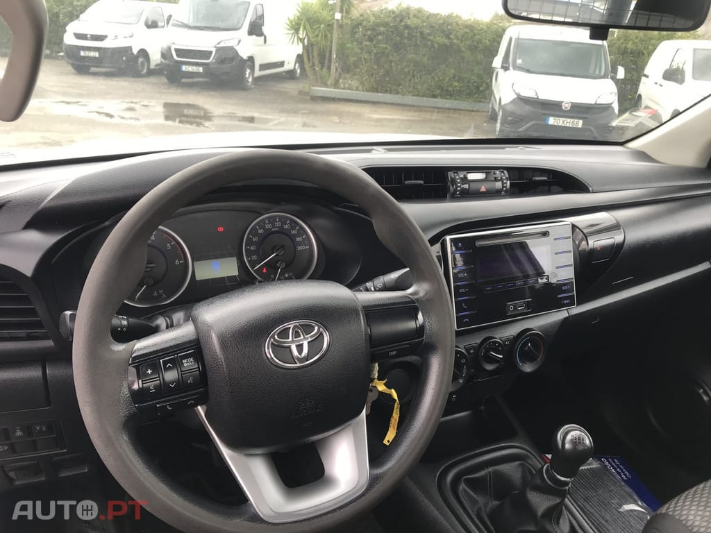 Toyota Hilux 2.4 D-4D 2WD CD