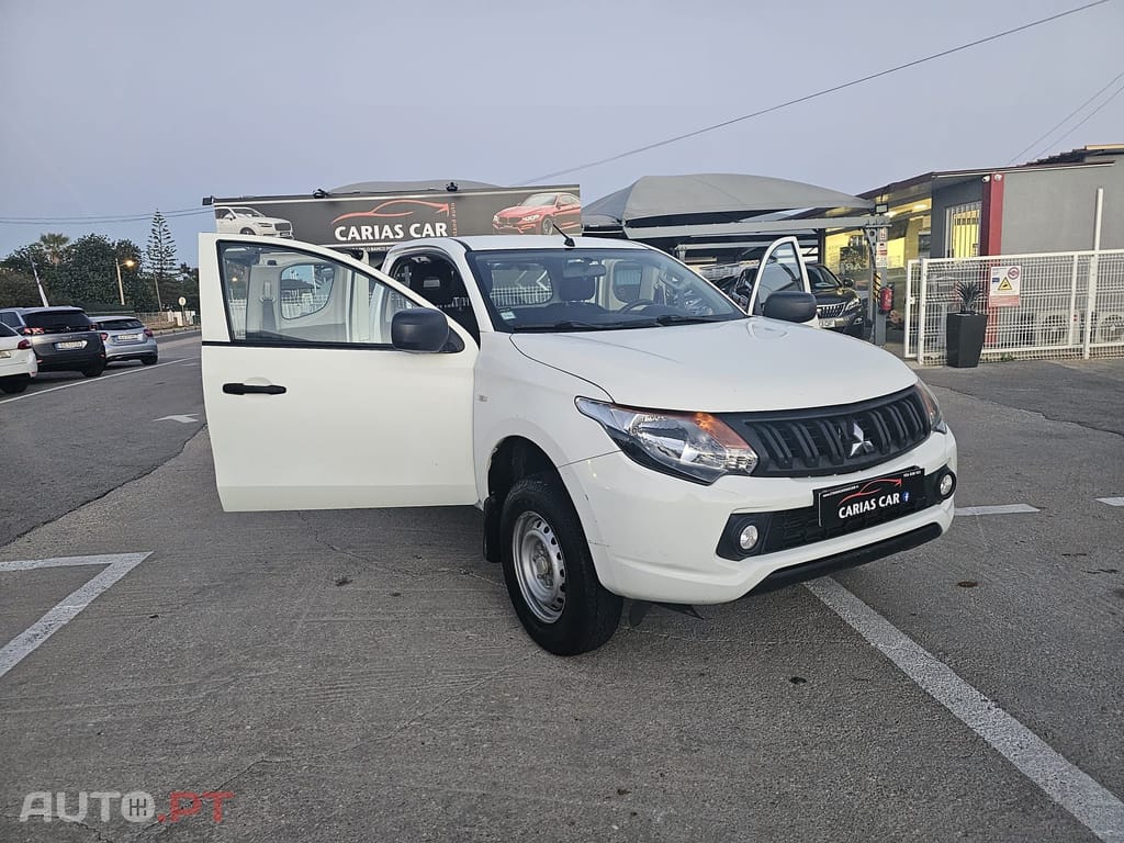 Mitsubishi L200 2.4 DI-D CD Invite 4WD