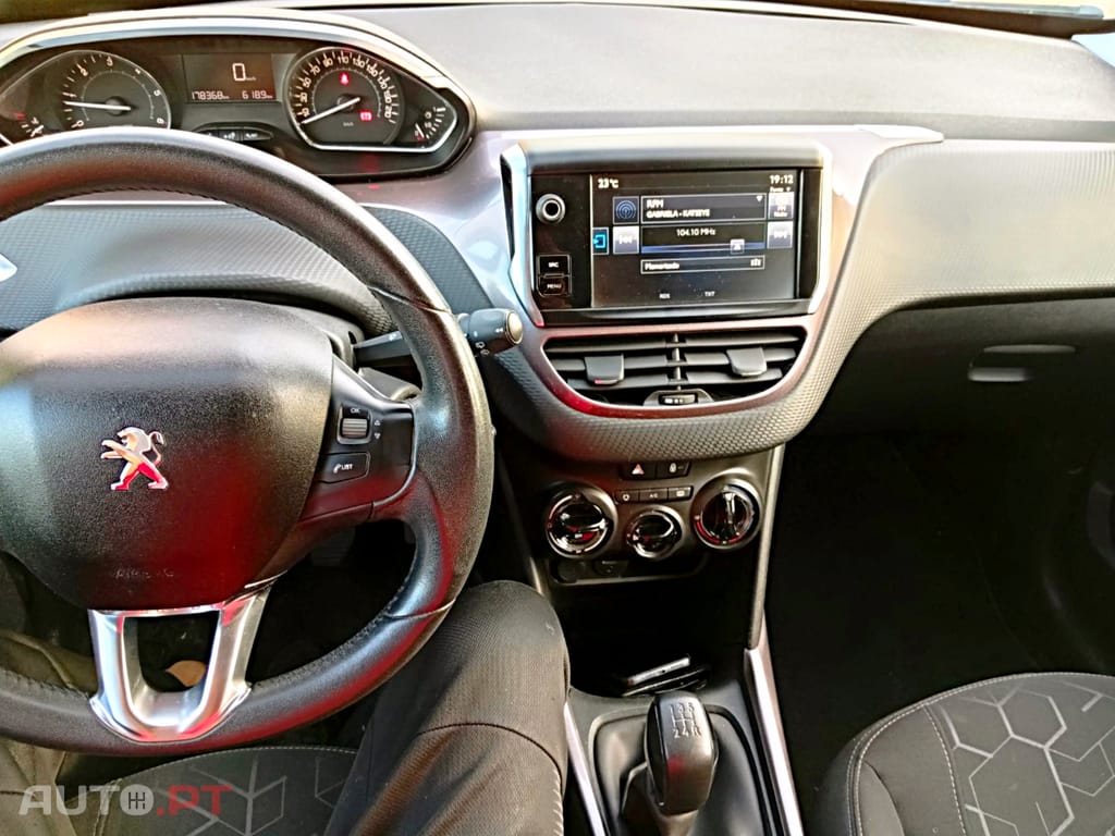 Peugeot 2008 1.4 HDi Active Sport