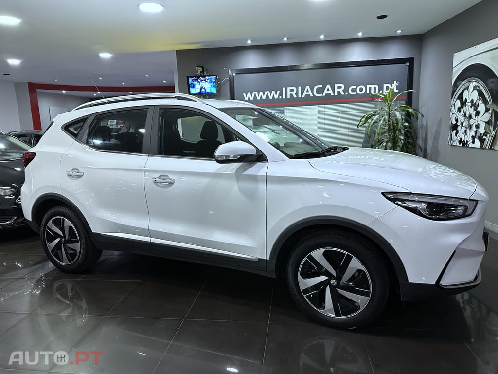 MG ZS Standard Luxury