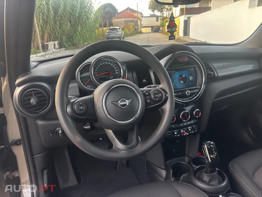 MINI Cooper Cooper Premium Yours Auto