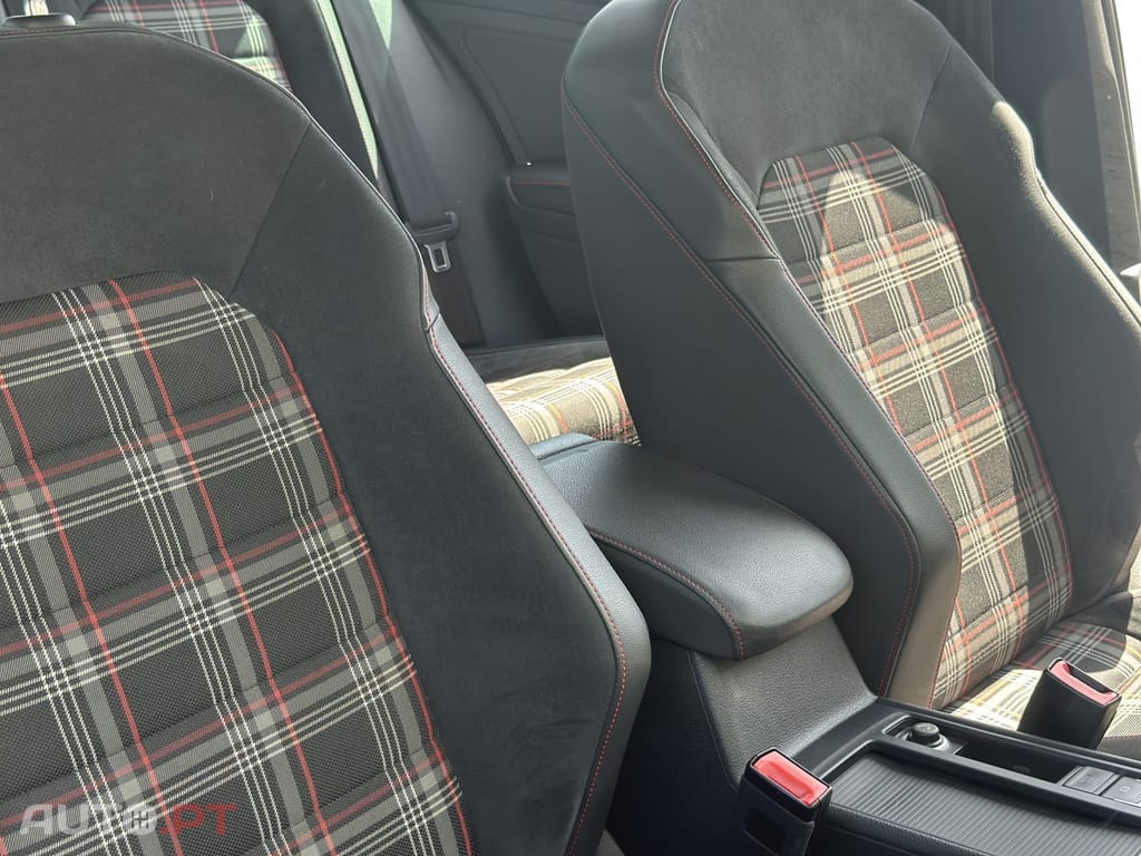Volkswagen Golf 2.0 TSI GTI DSG