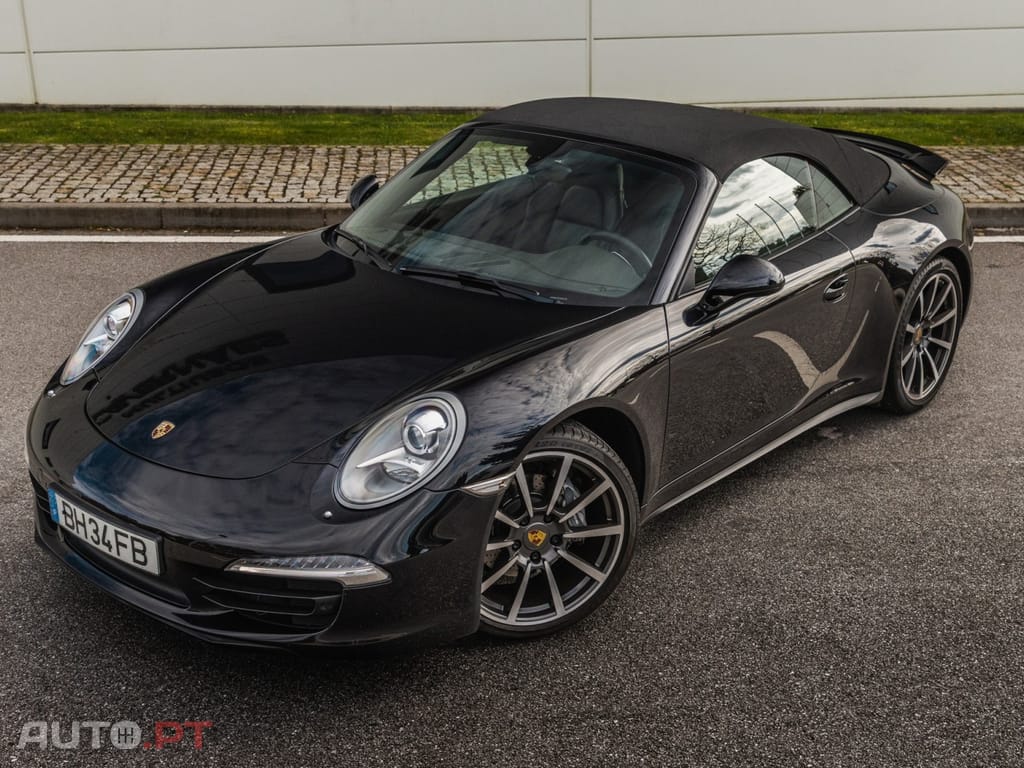 Porsche 911 Carrera 4 Cabriolet PDK Black Edition
