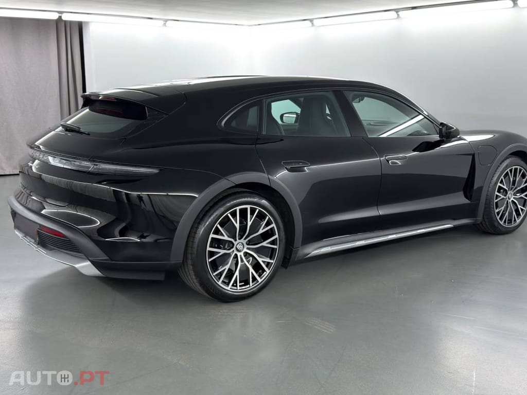 Porsche Taycan 4 