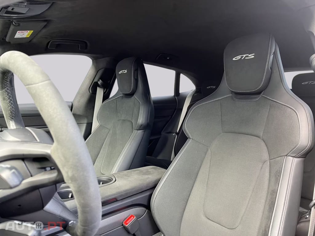 Porsche Taycan GTS I.V.A DEDUTIVEL 