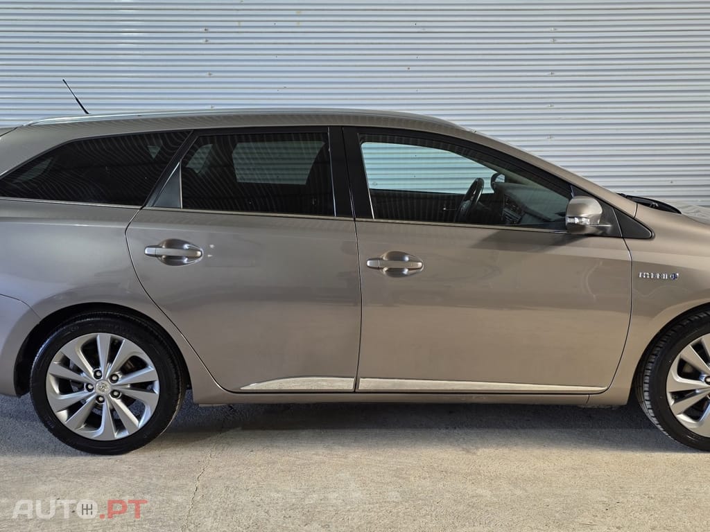 Toyota Auris Touring Sports 1.8 HSD Exclusive