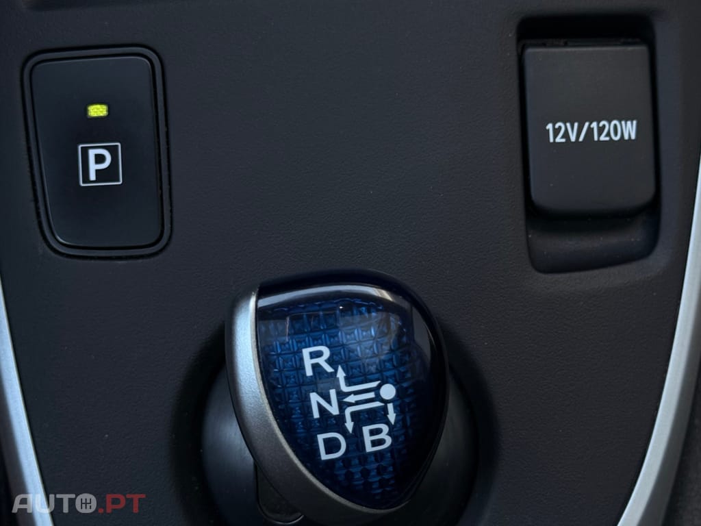 Toyota Auris Outro