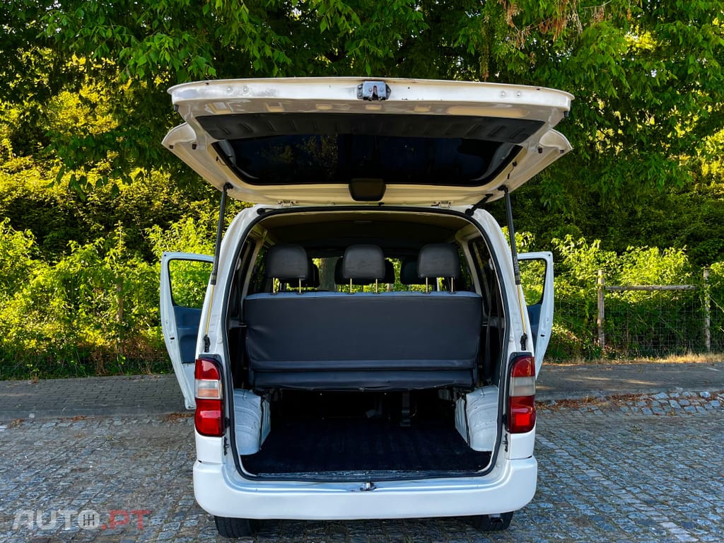 Toyota HiAce 9 Lugares