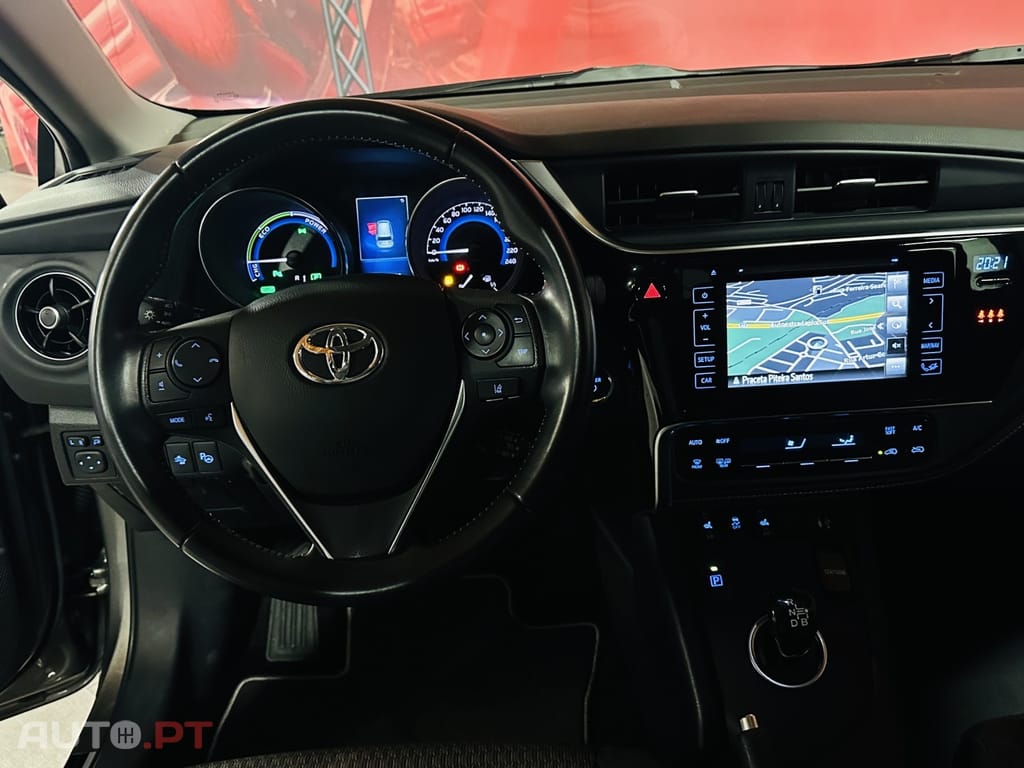 Toyota Auris Touring Sports 1.8 HSD Comfort +P.Sport+Navi