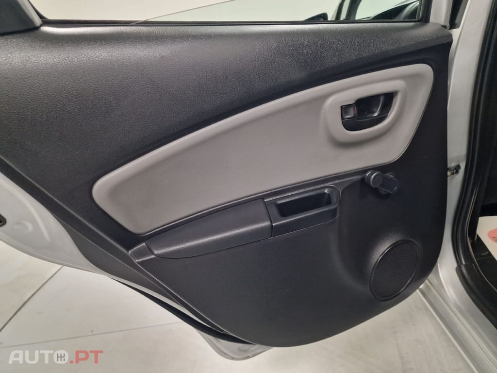 Toyota Yaris 1.0 VVT-I ACTIVE