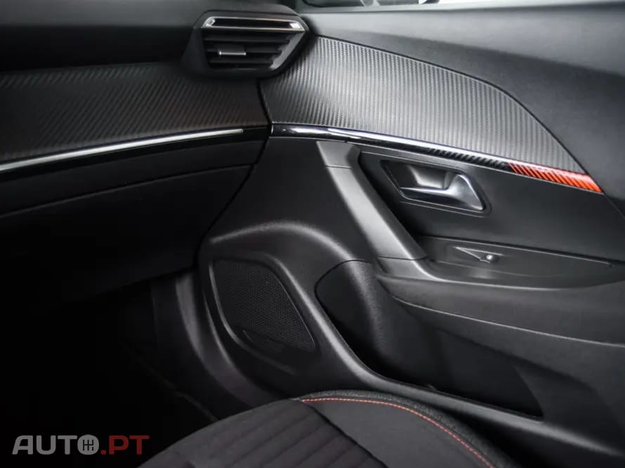 Peugeot 2008 PureTech 130 EAT8 Allure