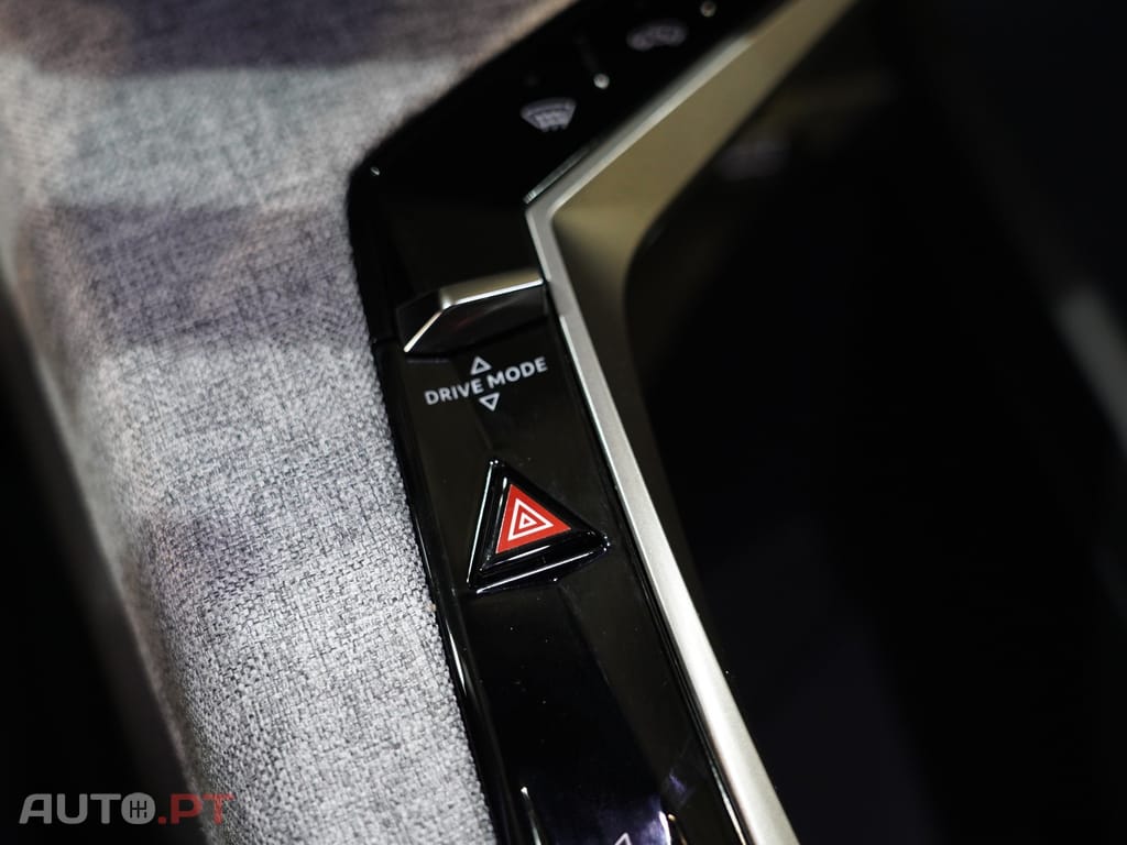 Peugeot 3008 1.2 Hybrid Allure e-DCS6