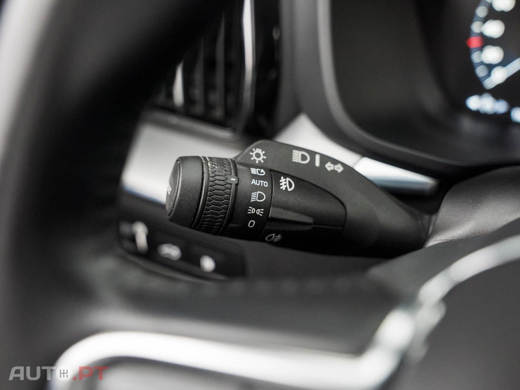 Volvo XC60 2.0 T8 PHEV Momentum Plus AWD
