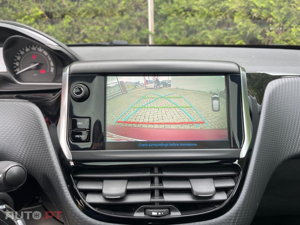Peugeot 208 1.2 PureTech Allure — fotografia 14
