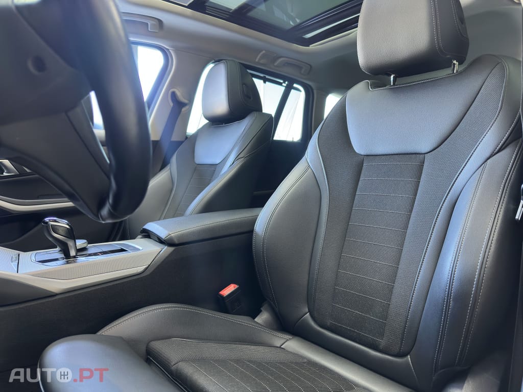 BMW 330 e Corporate Edition Auto — fotografia 25
