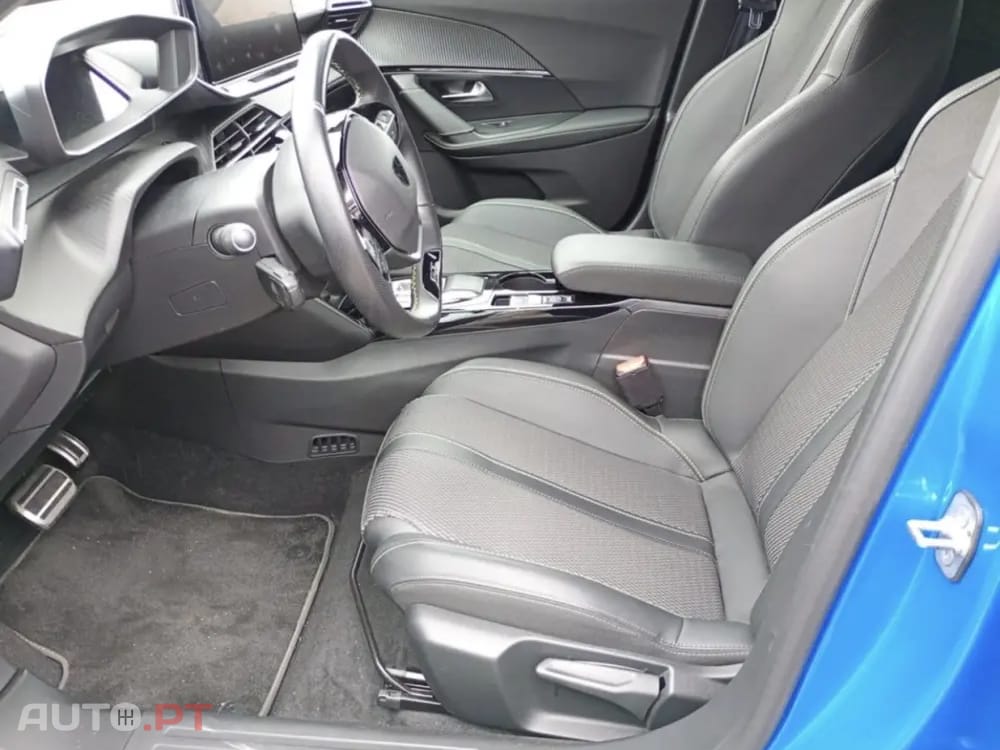 Peugeot E-2008 54 kWh GT