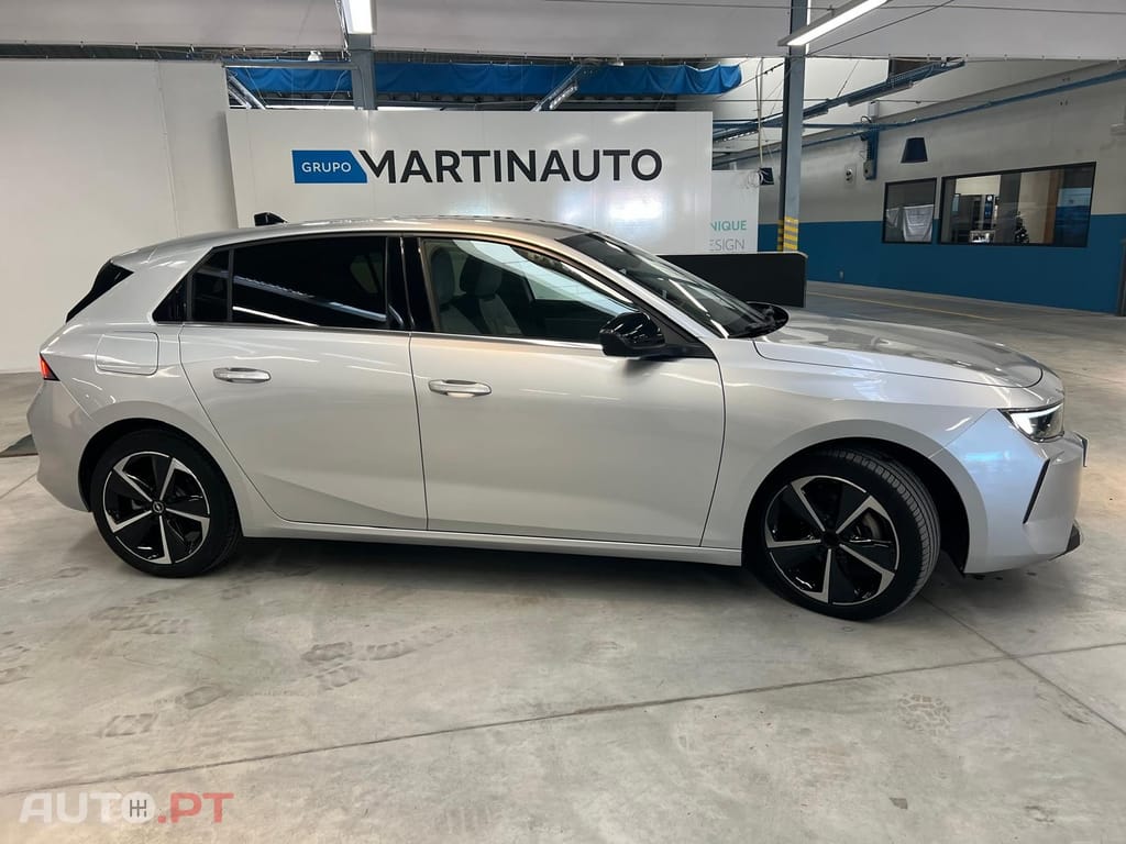 Opel Astra 1.2 T Elegance