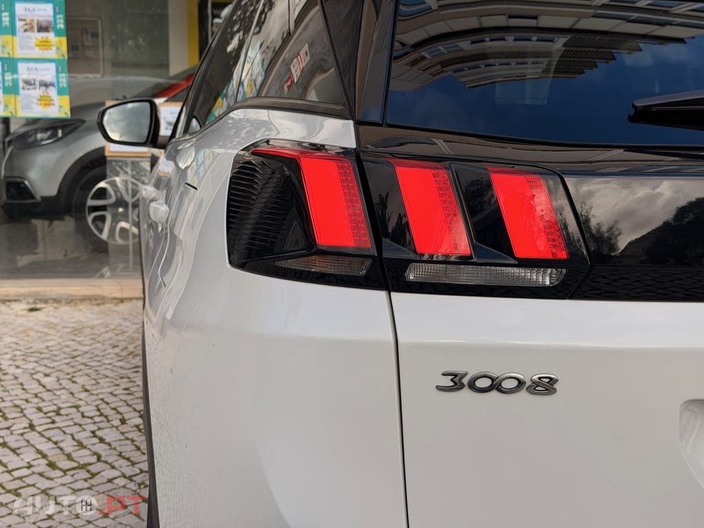 Peugeot 3008 1.6 Hybrid Allure Pack e-EAT8