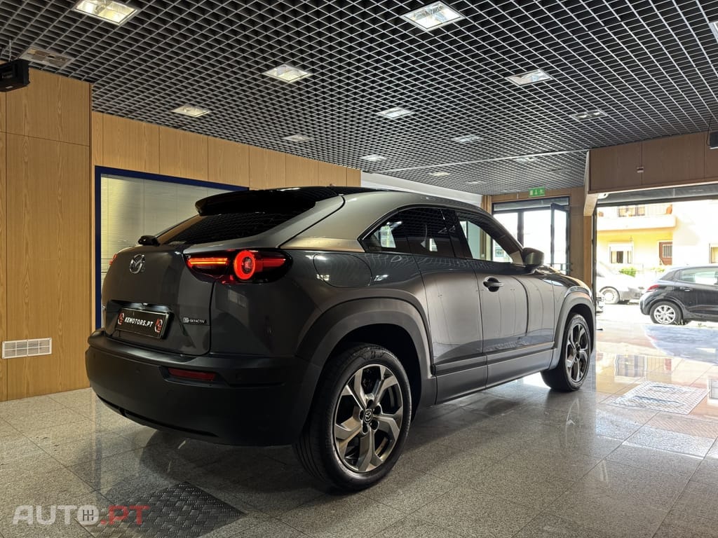 Mazda MX-30 e-SKYACTIV Advantage+Modern Confidence