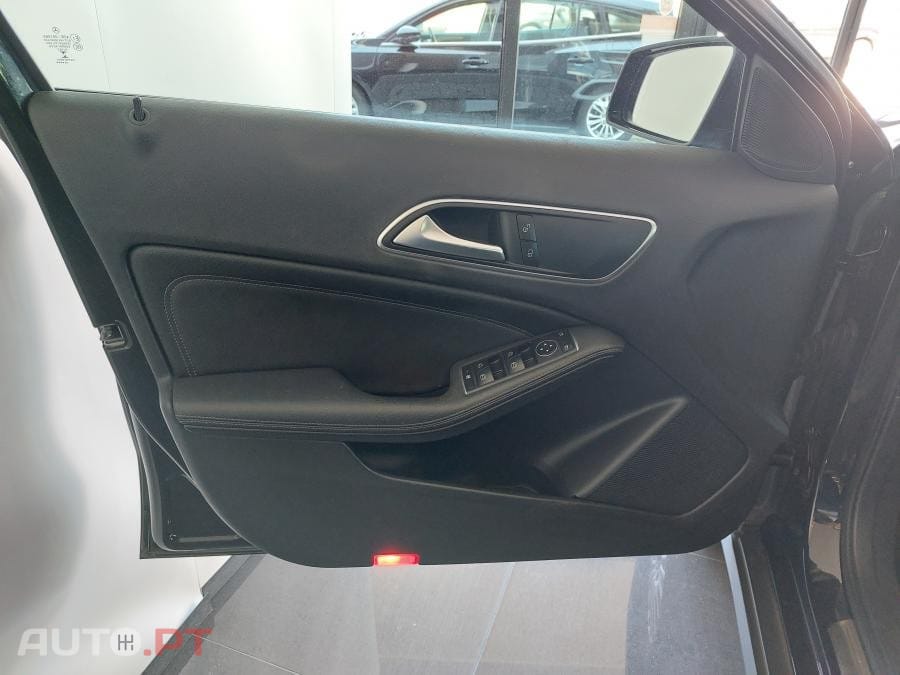 Mercedes-Benz GLA 180 Urban