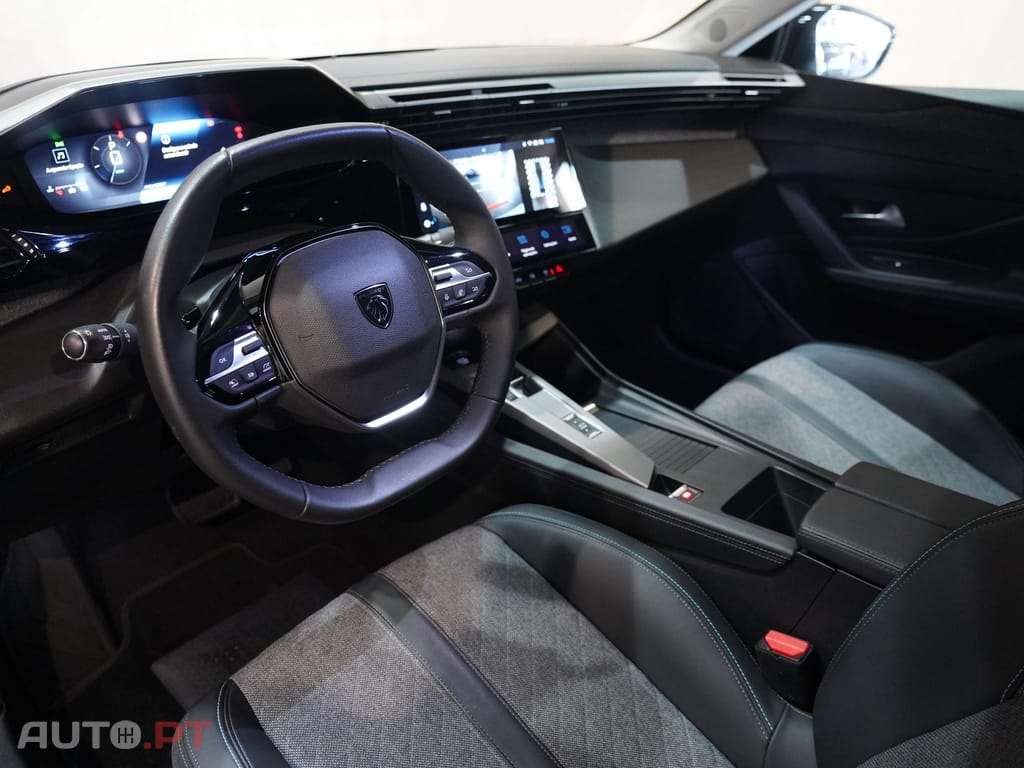 Peugeot 408 1.2 PureTech Allure EAT8