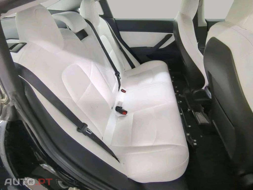 Tesla Model 3 Standard RWD Plus AUTOPILOT