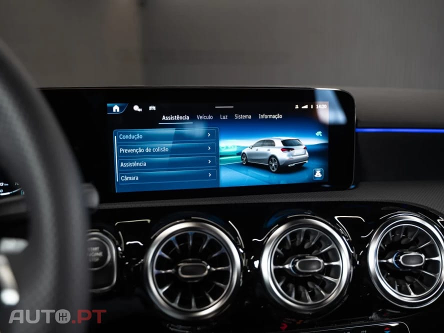 Mercedes-Benz A 250 e AMG Line