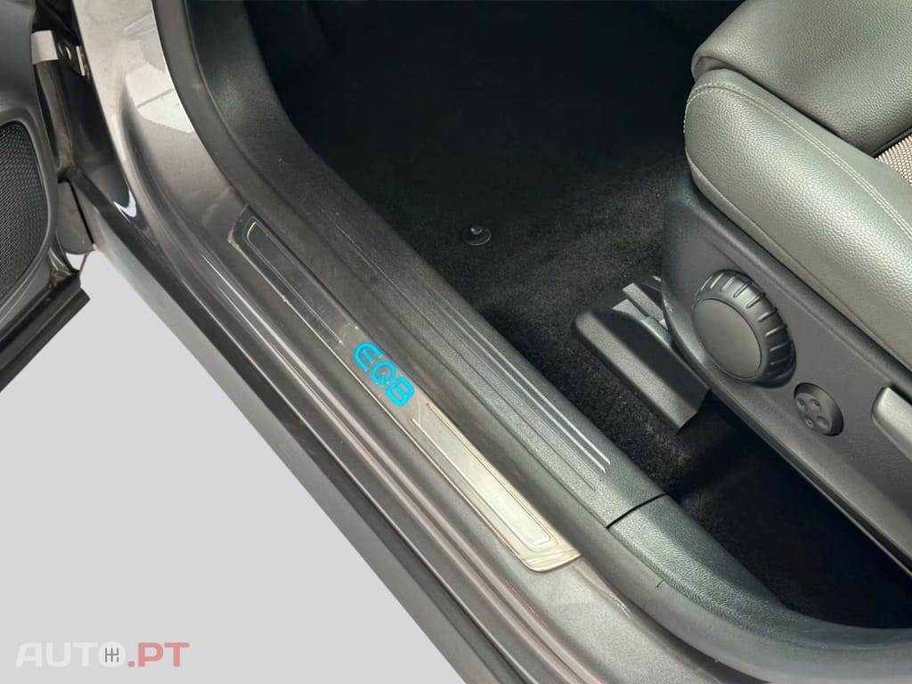 Mercedes-Benz EQB I.V.A DEDUTIVEL 300 4MATIC