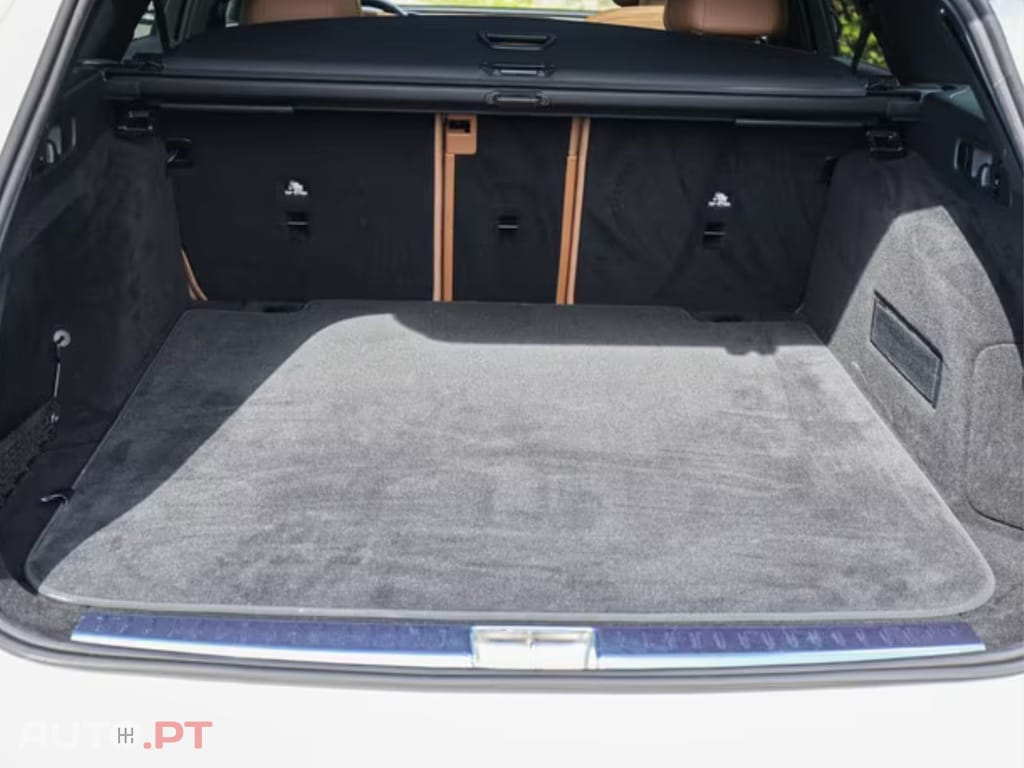 Mercedes-Benz E 220 d AMG-Sport I.V.A DEDUTÍVEL