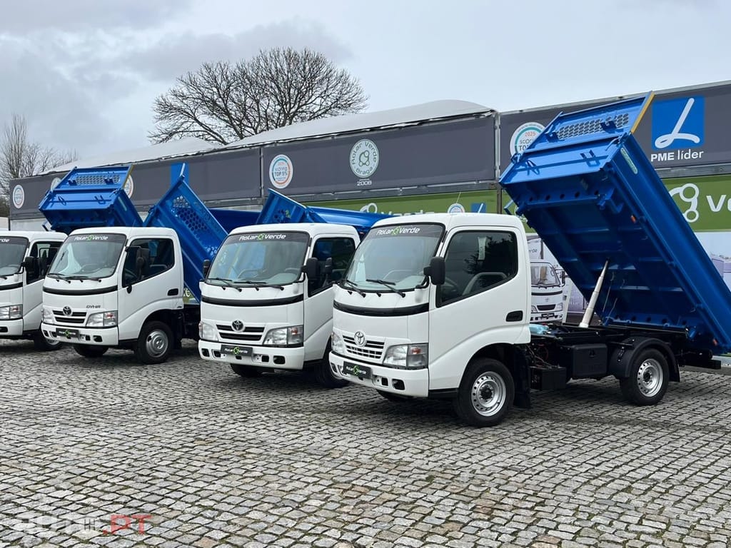 Toyota Dyna 3.0 - 144 CV  BASCULA TRILATERAL