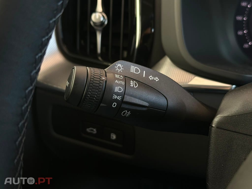 Volvo XC60 2.0 T6 PHEV Core AWD
