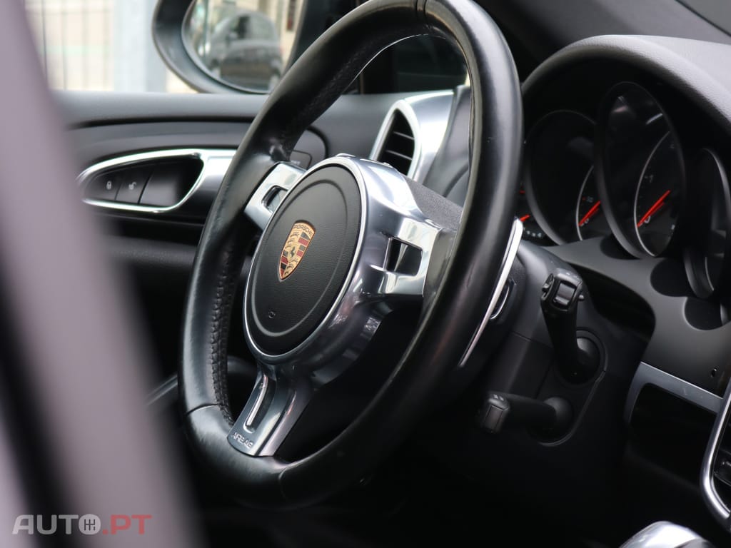 Porsche Cayenne Platinum Edition — fotografia 16