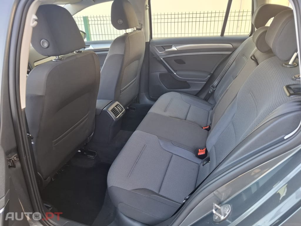 Volkswagen Golf Variant 1.6 TDi Confortline — fotografia 7