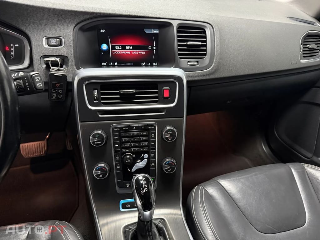 Volvo V60 D6 Plug-In-Hybrid AWD Geartronic Summum