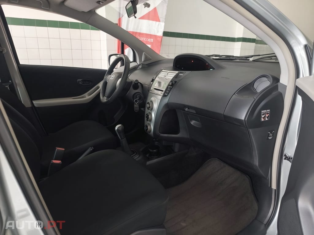 Toyota Yaris 1.0 VVT-i AC Manual