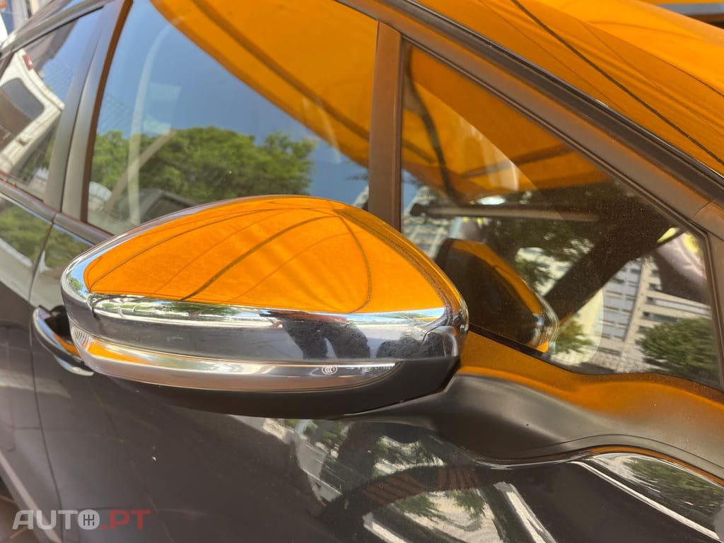 Peugeot 2008 1.2 e-VTi Style