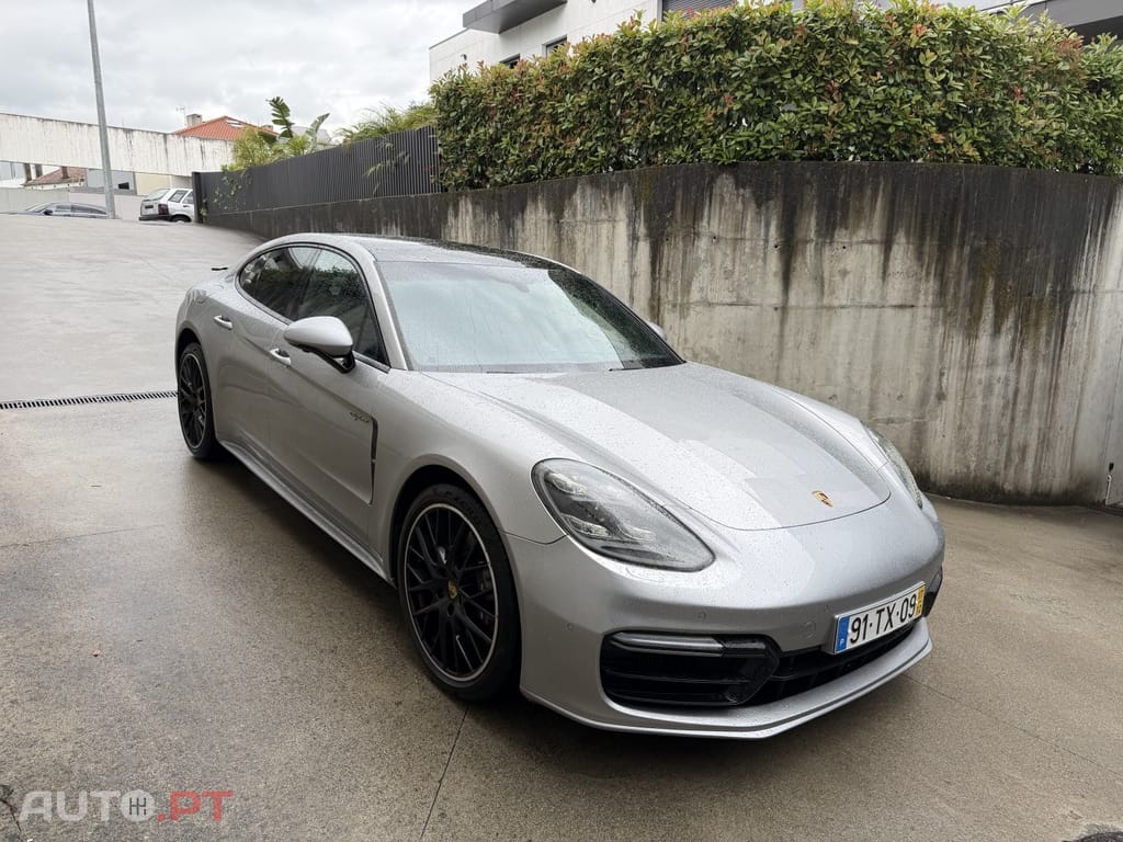 Porsche Panamera 4 E-Hybrid Platinum Edition