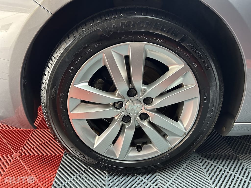 Peugeot 308 1.2 PureTech Active J17