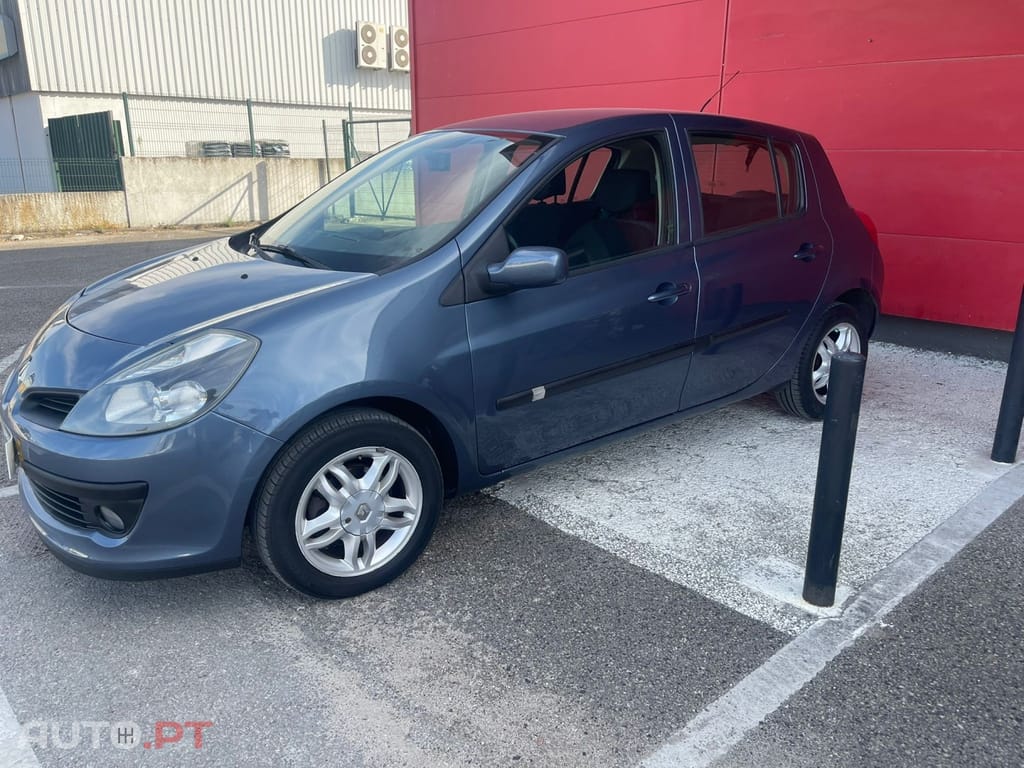 Renault Clio 1.2 16V Confort Authentique