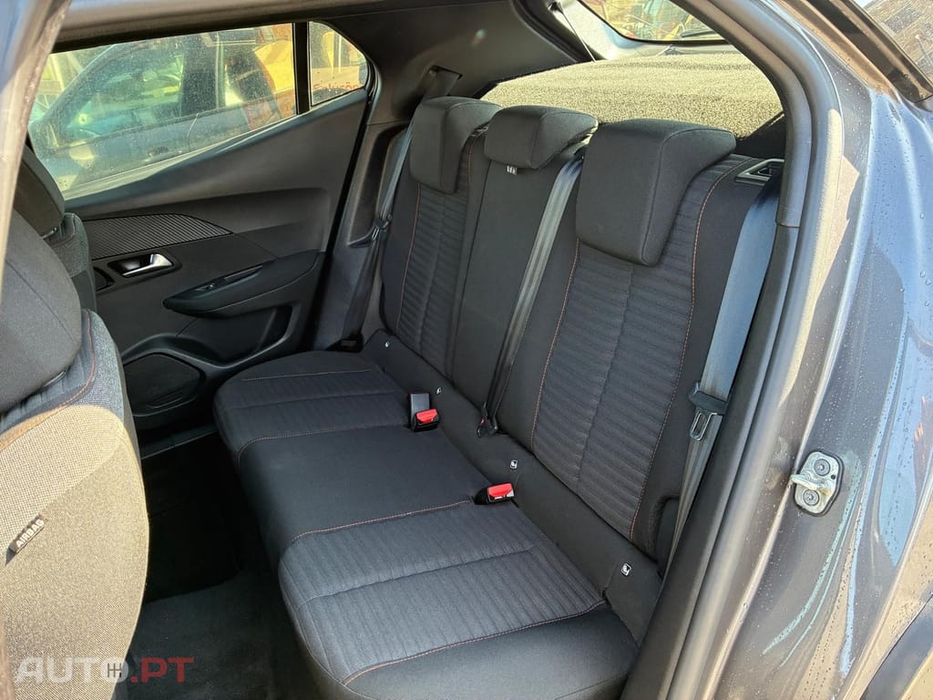 Peugeot 2008 1.5 BlueHDi Active EAT8