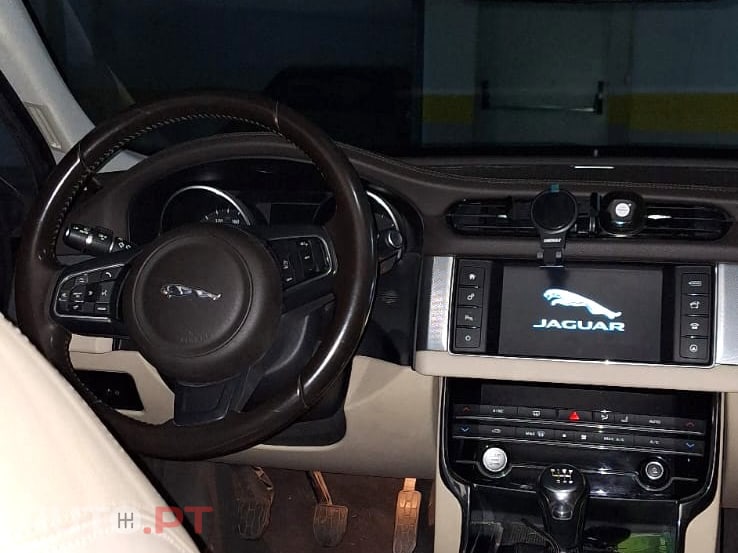Jaguar XF 2.0 D Prestige